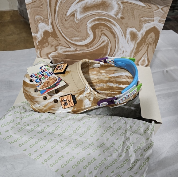 Crocs Limited Edition Cinnamon Toast Crunch Cereal - Picture 5 of 5